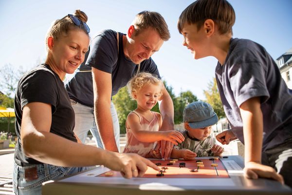 Ein buntes Familienprogramm unter Einbeziehung der Spielmeile Sonneberg wird geboten. 