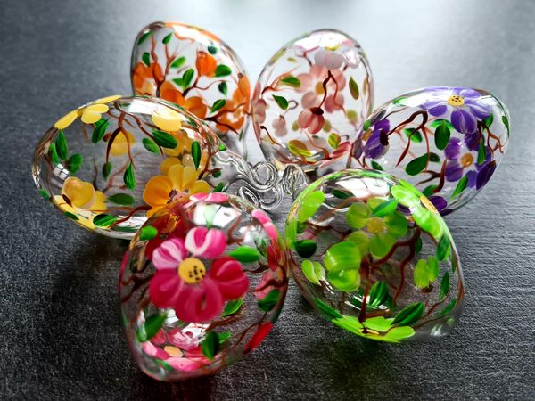 Ostereier aus Glas
