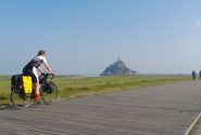 Angelika Gaufer vor dem Mont St. Michel