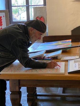 Peter Korn beim Schreiben