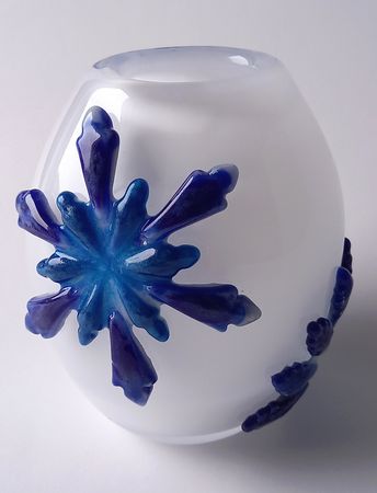 Vase mit Schneekristallen