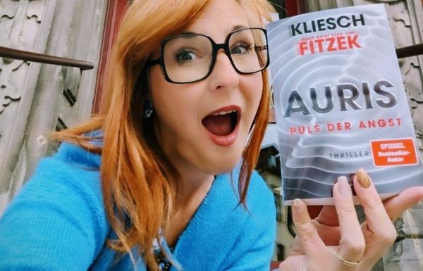 Sonnebergs Buchhändlerin Juliane Strauß kann es kaum glauben: Bestseller-Autor Vincent Kliesch kommt in die Stadt.