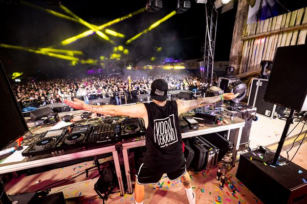 Drei Tage lang lockt der KulturRausch voller Musik vom 13. bis 15. Juni 2025 auf das Woolworth-Gelände.